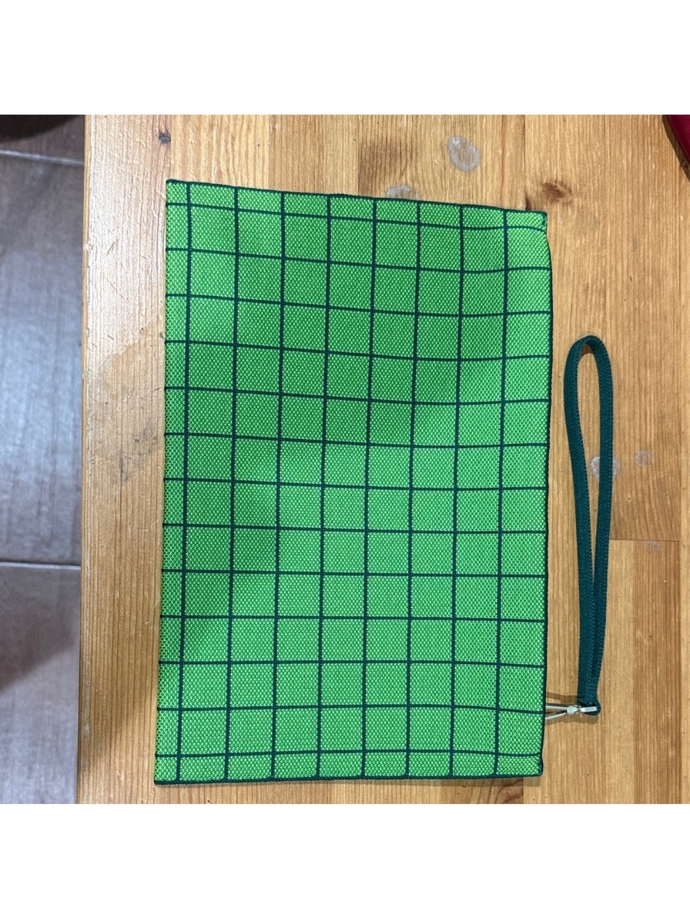 Rothy's The Wristlet in Leaf Green - New in box! - Picture 4 of 9